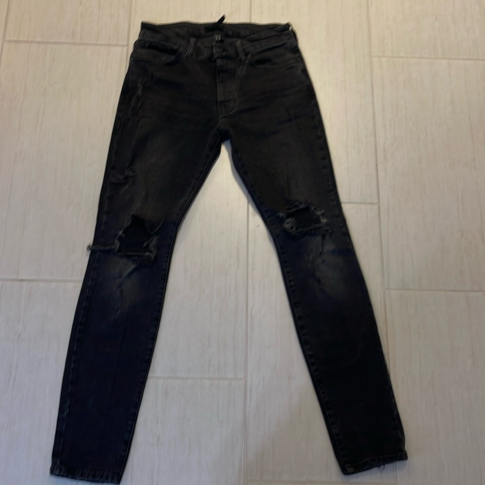 Forever 21 Men’s black distressed jeans. Size 32 waist.